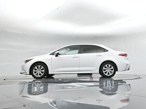 Used 2025 Toyota Corolla LE image 53