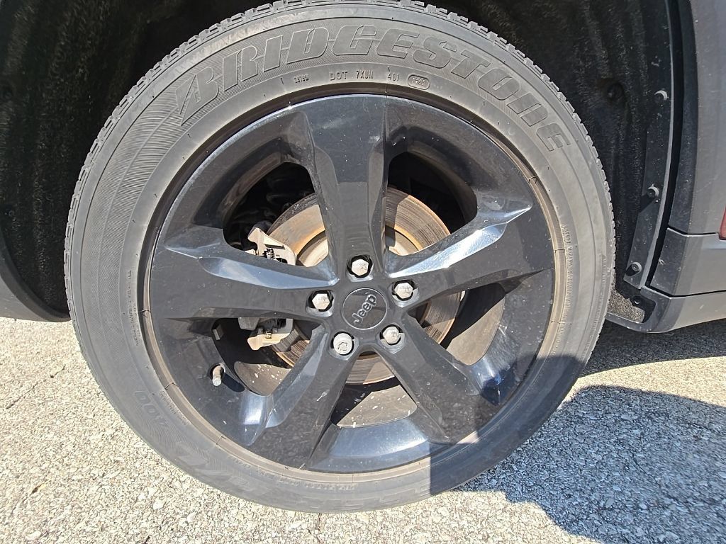 Used 2023 Jeep Grand Cherokee L Laredo AWD/4WD image 18