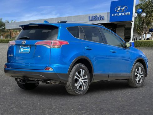 Used 2017 Toyota RAV4 LE FWD image 3