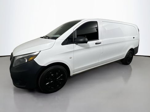 Used 2023 Mercedes-Benz Metris image 9