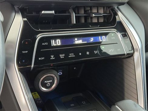 Used 2024 Toyota Venza Limited image 36