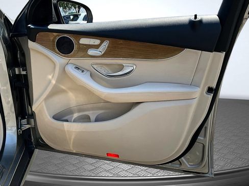 Used 2019 Mercedes-Benz GLC 300 4MATIC w/ Premium Package image 30