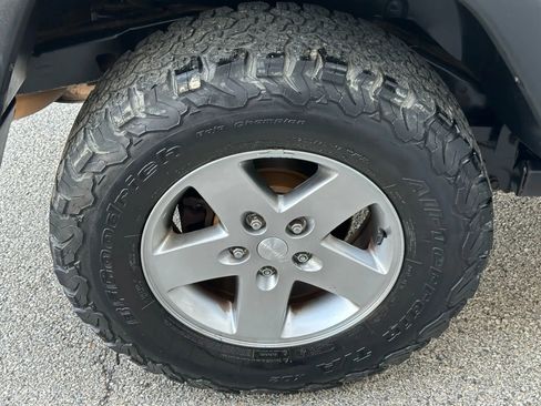 Used 2010 Jeep Wrangler Rubicon w/ Dual Top Group image 31