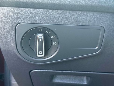 Used 2019 Volkswagen Tiguan SE AWD/4WD image 18