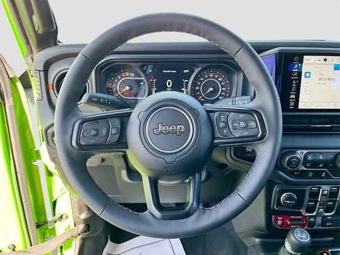 Certified 2025 Jeep Gladiator Mojave image 11