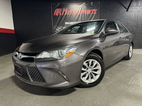 Used 2016 Toyota Camry LE FWD image 1