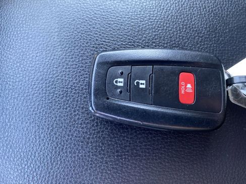 Used 2025 Toyota RAV4 XLE AWD/4WD image 34