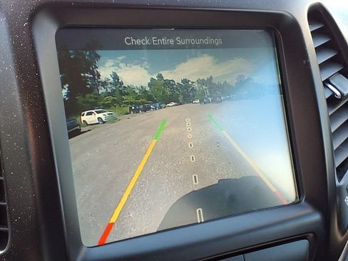 Used 2018 Jeep Cherokee Latitude FWD image 15