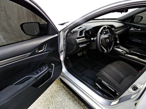 Used 2018 Honda Civic Sport image 9