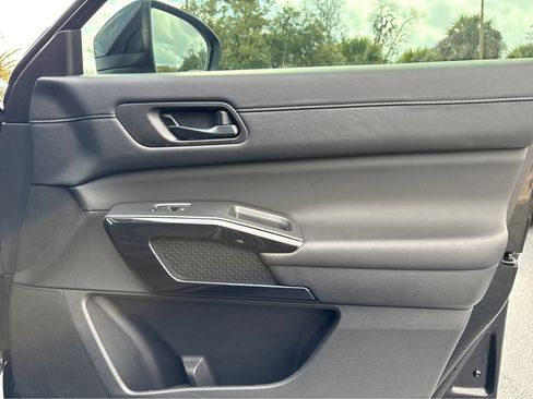 Used 2025 Nissan Pathfinder SV w/ SV Premium Package image 12