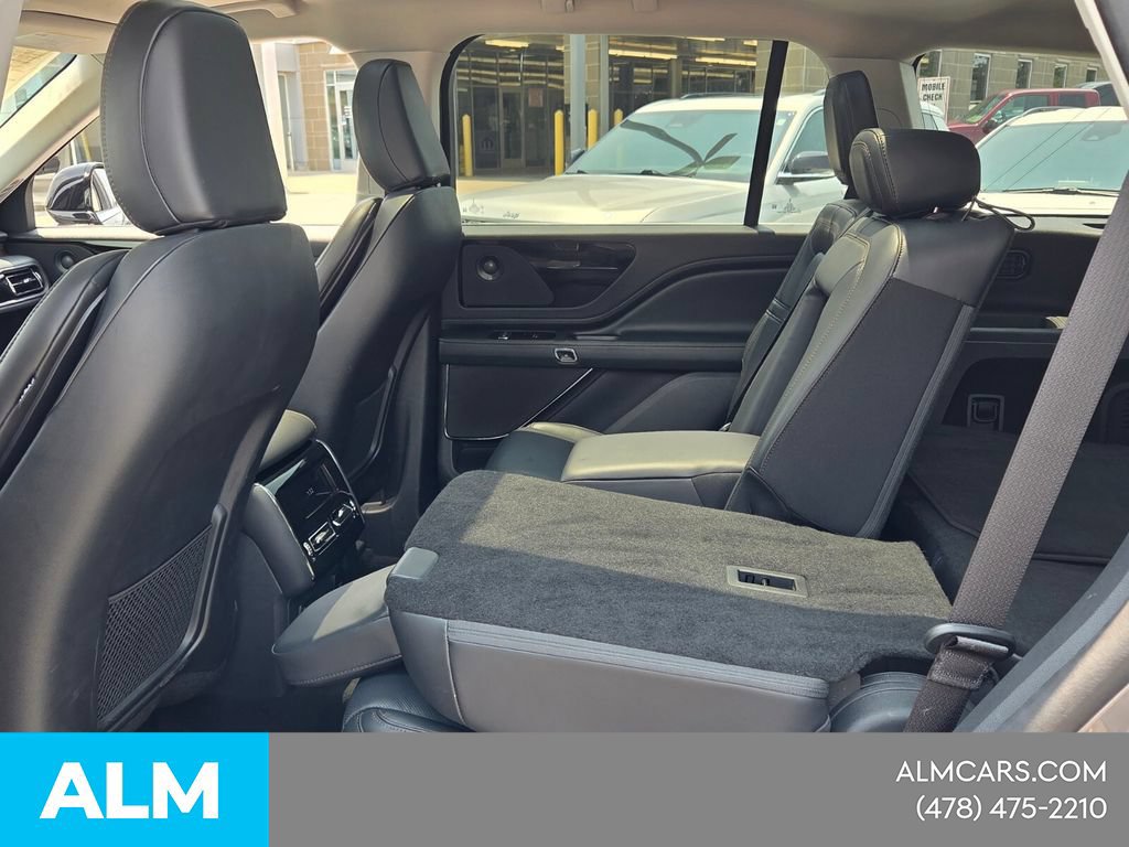 Used 2025 Lincoln Aviator Reserve AWD/4WD image 6