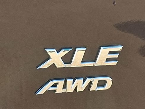 Used 2018 Toyota RAV4 XLE image 33