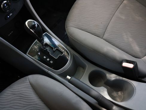 Used 2013 Hyundai Accent GLS w/ Premium Pkg FWD image 40