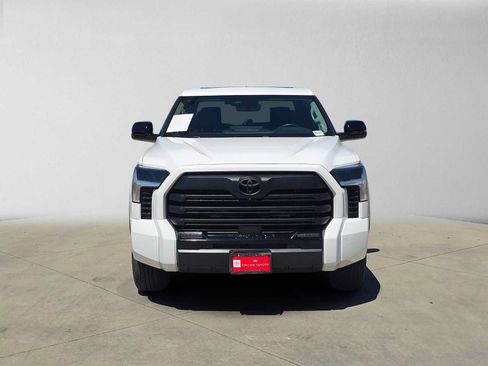 Used 2024 Toyota Tundra Limited AWD/4WD image 8