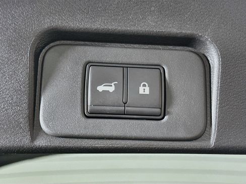 Used 2025 Nissan Rogue SV FWD image 29