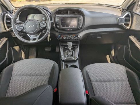 Used 2024 Kia Soul LX w/ Option Group 015 FWD image 14