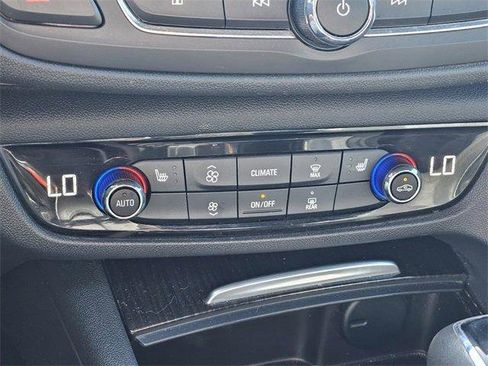 Used 2019 Buick Regal Avenir w/ Driver Confidence Package II image 18