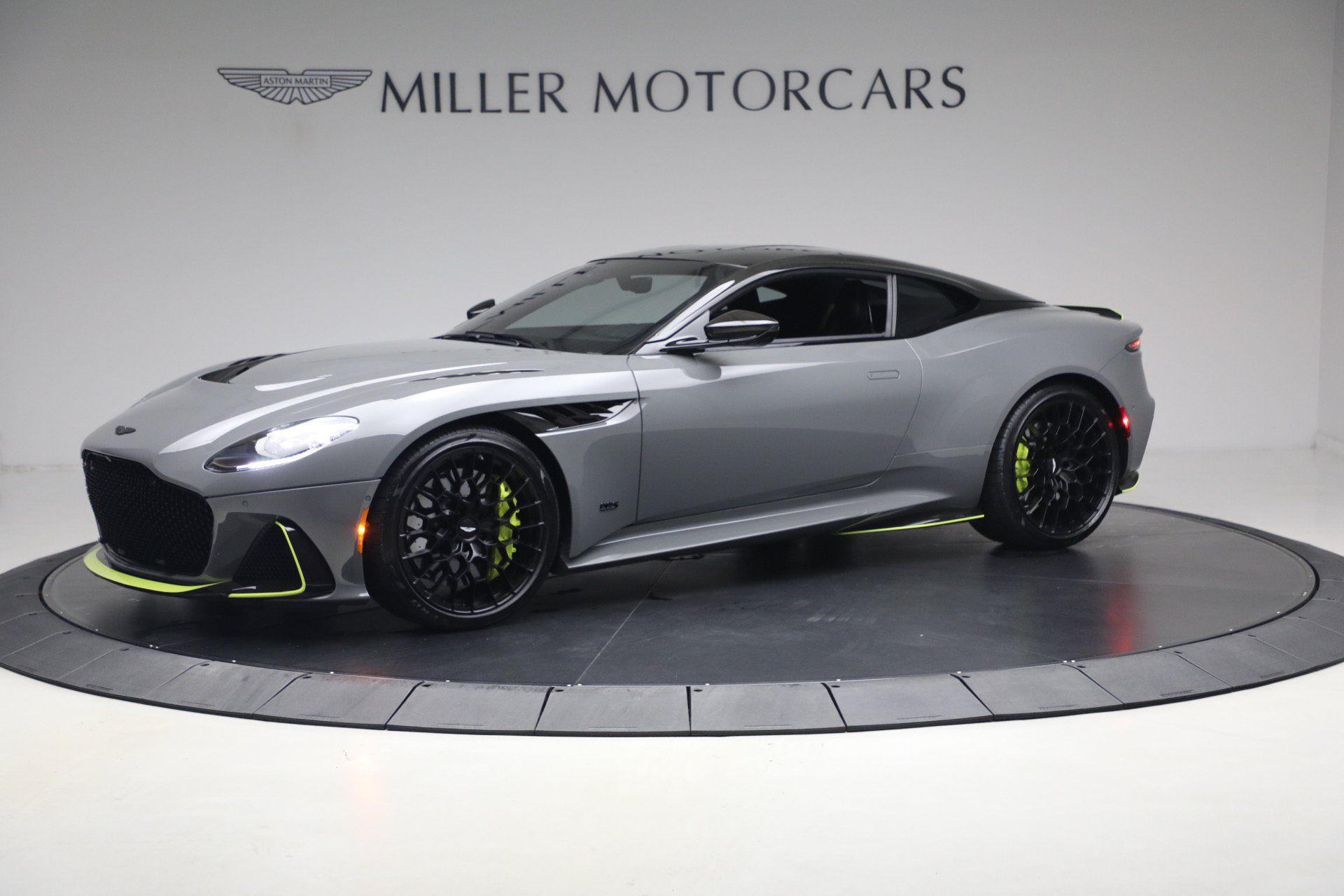Used 2023 Aston Martin DBS Coupe RWD image 2