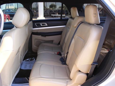 Used 2017 Ford Explorer XLT w/ Equipment Group 202A image 18