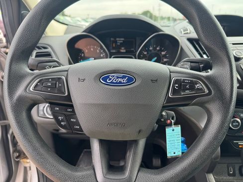 Used 2017 Ford Escape SE FWD image 15