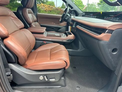 New 2026 Lincoln Navigator L Reserve AWD/4WD image 15