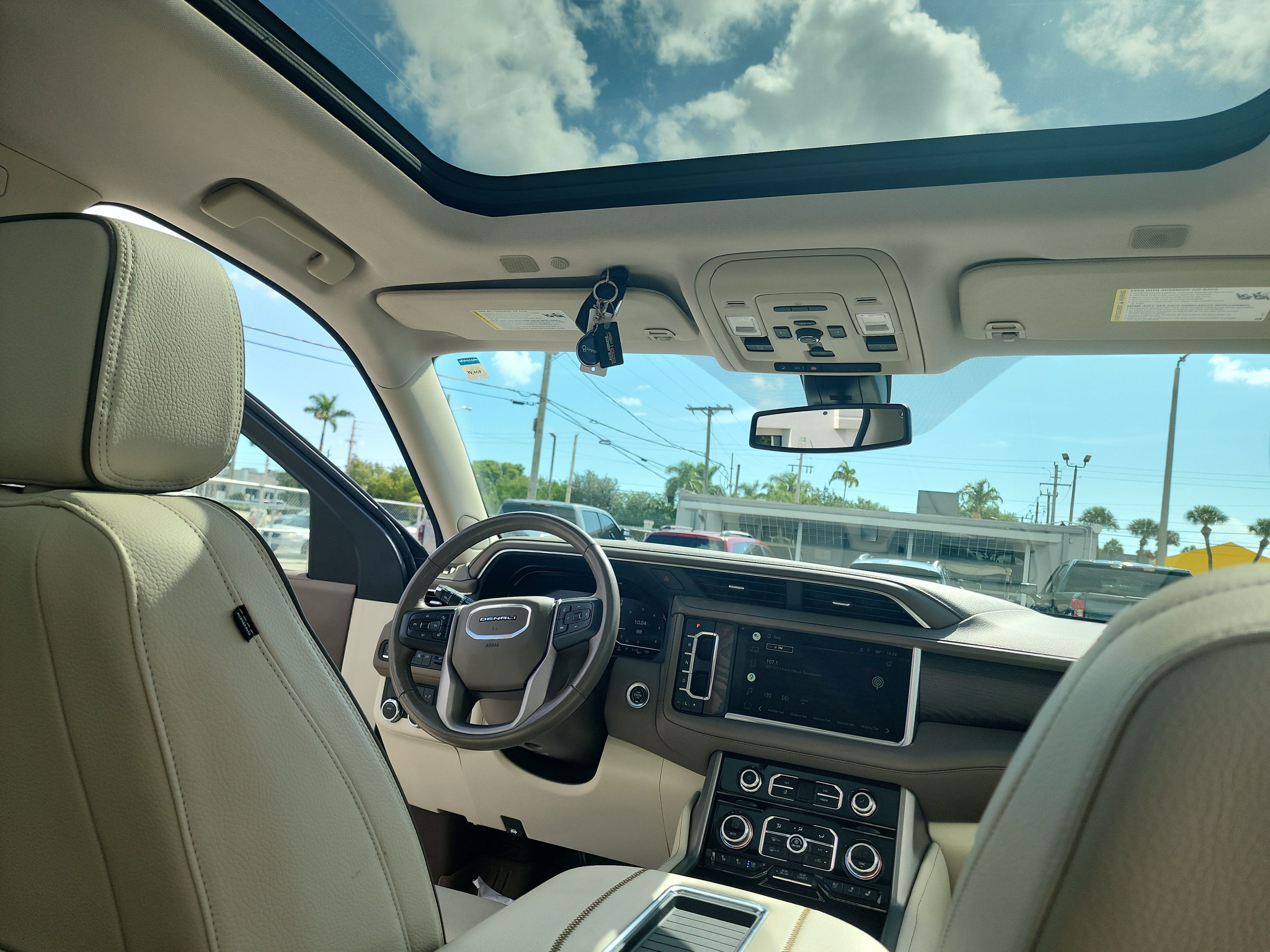 Used 2022 GMC Yukon XL Denali RWD image 32