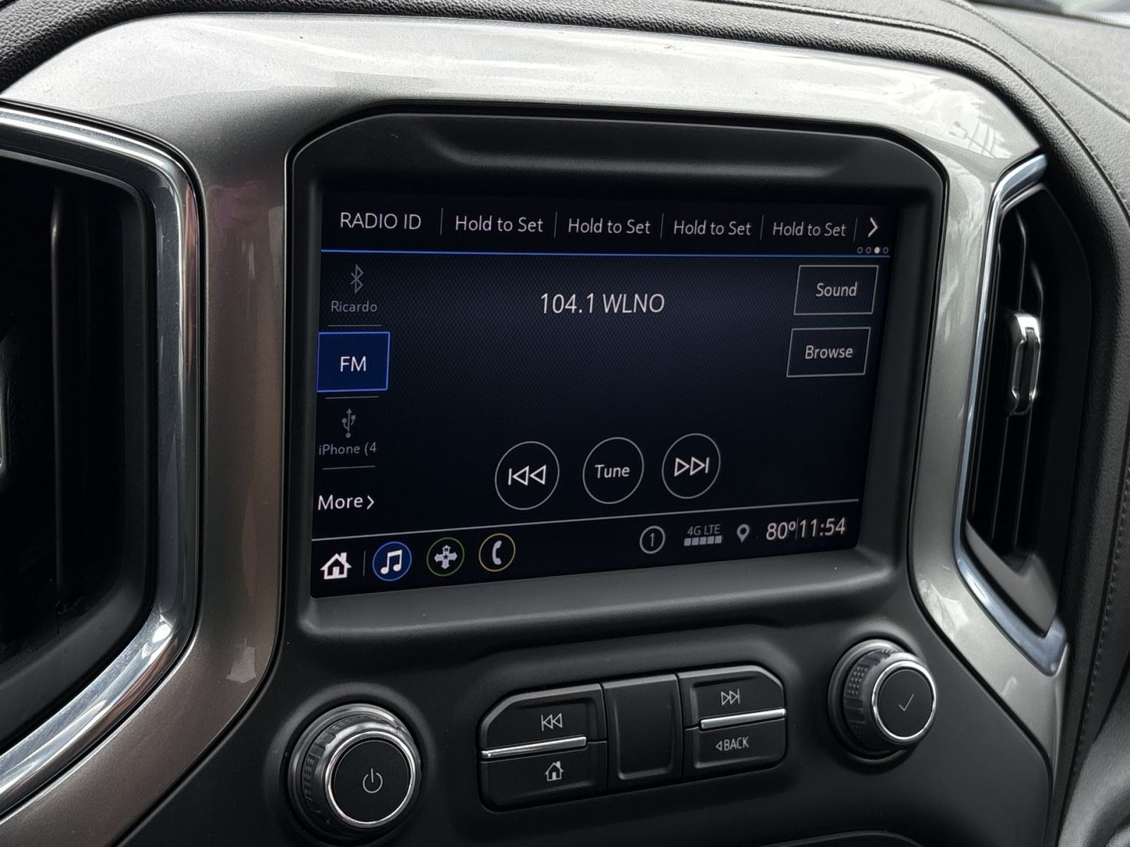 Used 2022 Chevrolet Silverado 1500 LT AWD/4WD image 18