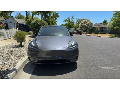 Used 2023 Tesla Model Y Long Range AWD/4WD image 2