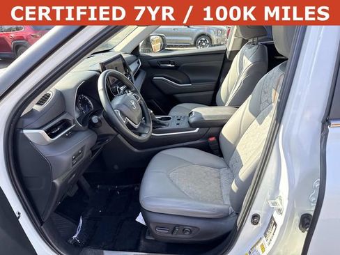 Used 2023 Toyota Highlander Bronze Edition AWD/4WD image 14