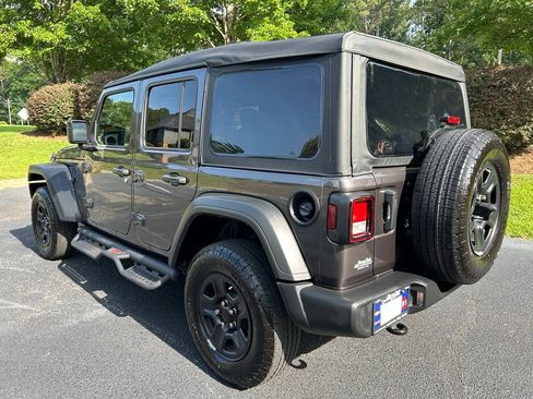 Used 2025 Jeep Wrangler Unlimited Sport AWD/4WD image 16