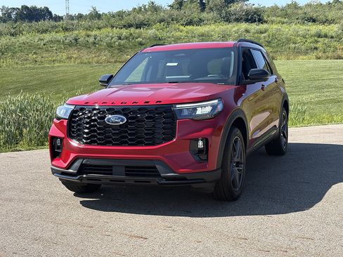 New 2026 Ford Explorer ST-Line w/ ST-Line Street Pack AWD/4WD image 1