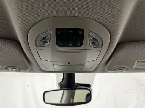 Used 2024 Chrysler Pacifica Touring-L image 39