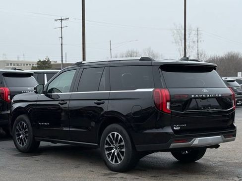 Used 2025 Ford Expedition Platinum image 50