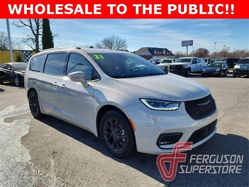 Used 2021 Chrysler Pacifica Touring-L w/ S Appearance Package image 1