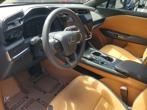 Used 2024 Lexus RZ 300e Premium w/ Accessory Package (Z1) image 16