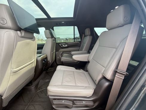 Used 2021 Chevrolet Tahoe LT w/ LT Signature Package image 19