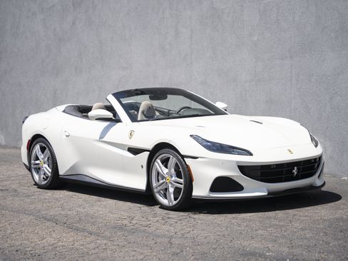 Used 2023 Ferrari Portofino M RWD image 7