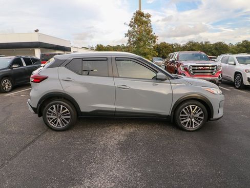 Used 2021 Nissan Kicks SV image 11