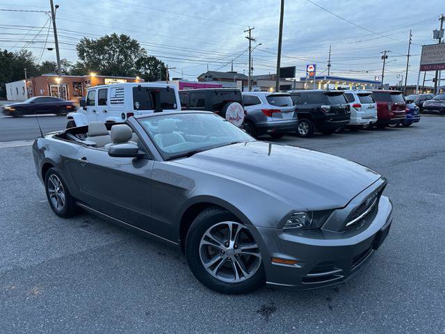 Used 2014 Ford Mustang Premium RWD image 2