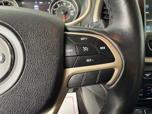 Used 2018 Jeep Cherokee Limited w/ Trailer Tow Group AWD/4WD image 16