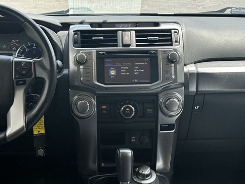Used 2018 Toyota 4Runner SR5 AWD/4WD image 32
