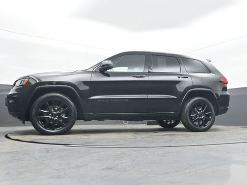 Used 2019 Jeep Grand Cherokee Altitude image 25