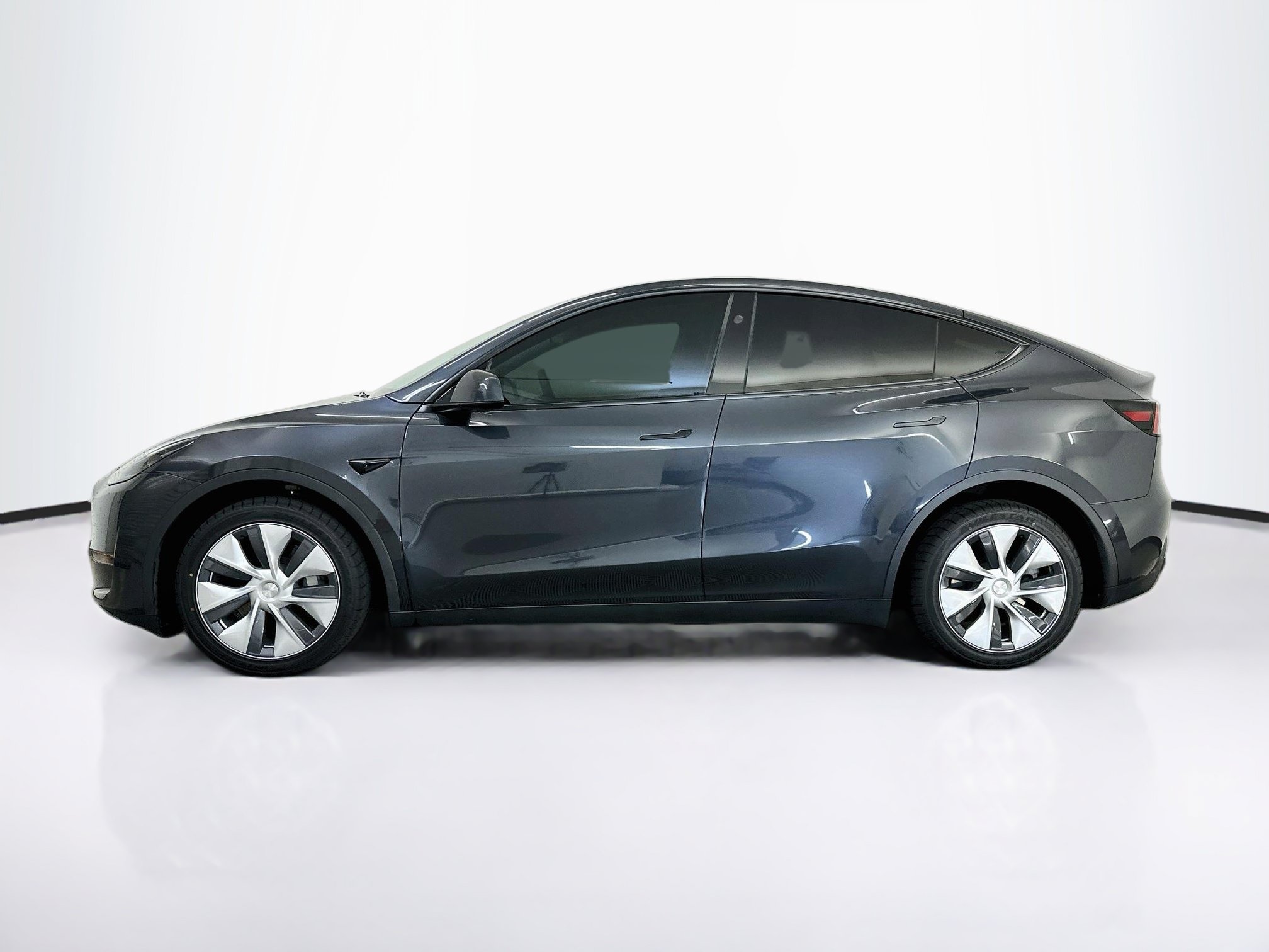 Used 2024 Tesla Model Y Long Range AWD/4WD image 4
