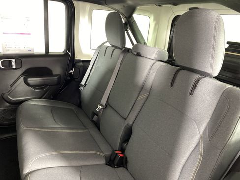 Used 2025 Jeep Wrangler Willys image 30