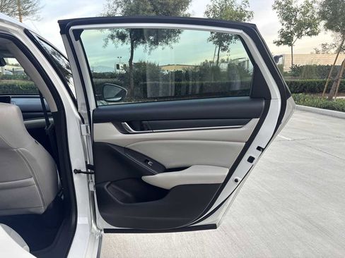 Used 2018 Honda Accord EX image 13