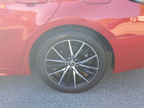 Used 2022 Toyota Camry SE image 5