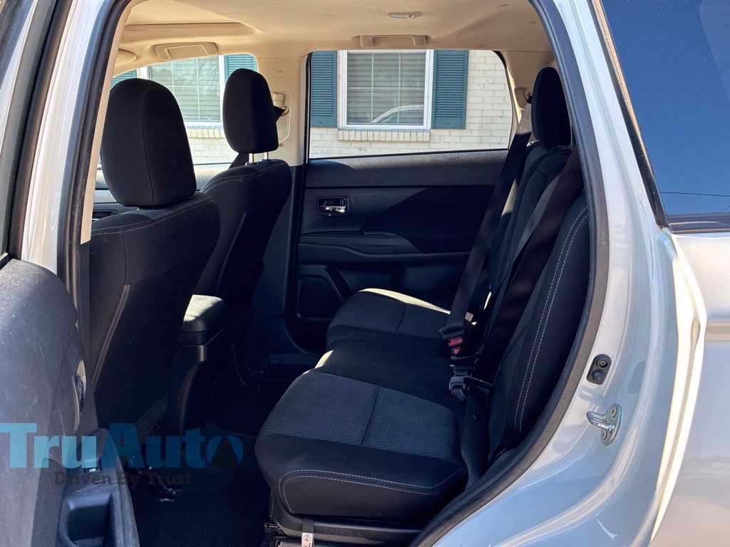 Used 2018 Mitsubishi Outlander AWD image 38