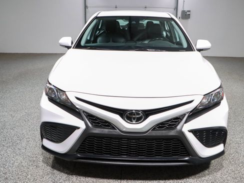 Used 2022 Toyota Camry SE FWD image 4