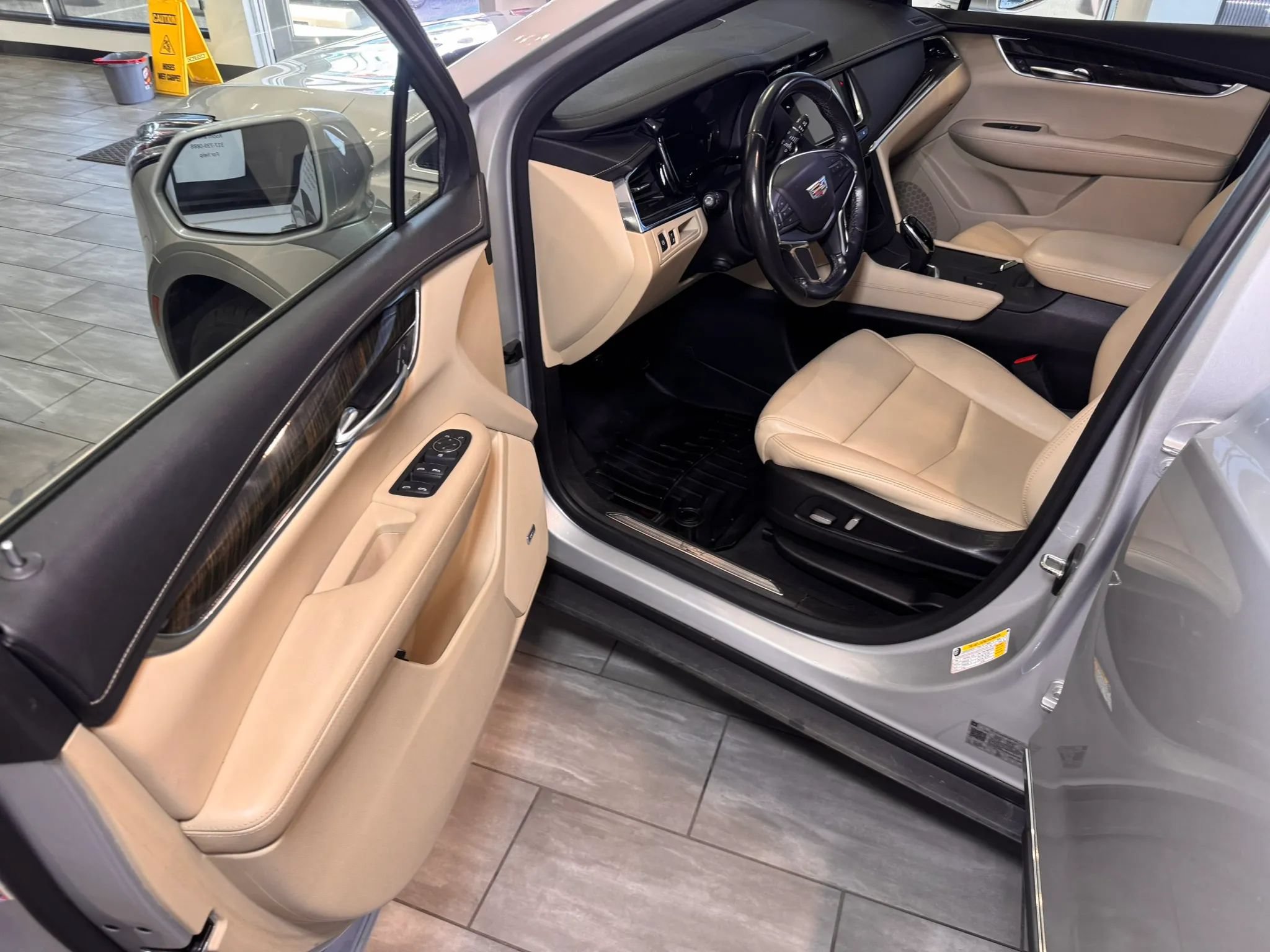 Used 2019 Cadillac XT5 FWD image 27