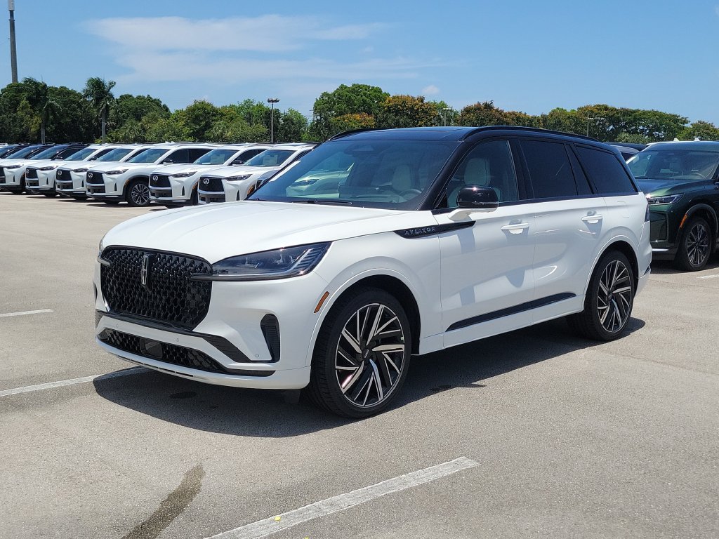 New 2026 Lincoln Aviator Black Label w/ Black Label Special Edition AWD/4WD image 2